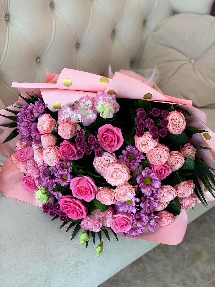 Букет цветов из: Хризантемы, Розы и Лизиантусы в Обояни