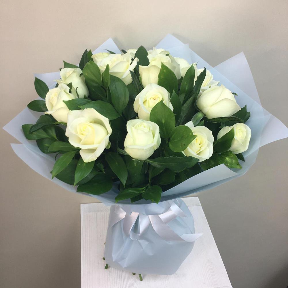 Букет 15 Белых роз Проуд в Обояни