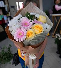 Букет цветов из:  Герберы, Розы и Хризантемы в Обояни