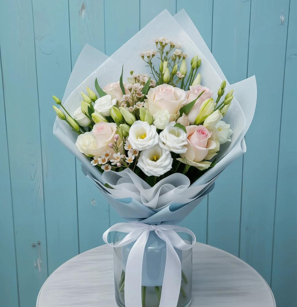 Букет цветов из: Розы и Лизиантусы в Обояни