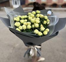 Букет Белые кустовые розы Солинеро в Обояни