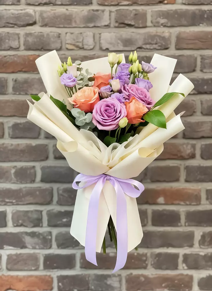 Букет цветов из: Лизиантусы и Розы в Обояни