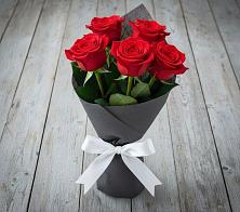 Букет 5 Красных роз Эдлесс Лав в Обояни