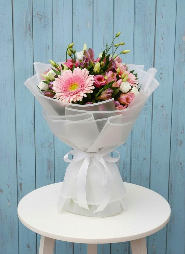 Букет цветов из: Герберы, Альстромерии и Лизиантусы в Обояни