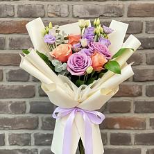 Букет цветов из:  Лизиантусы и Розы в Обояни