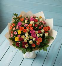 Букет Микс из разноцветных кустовых роз в Обояни